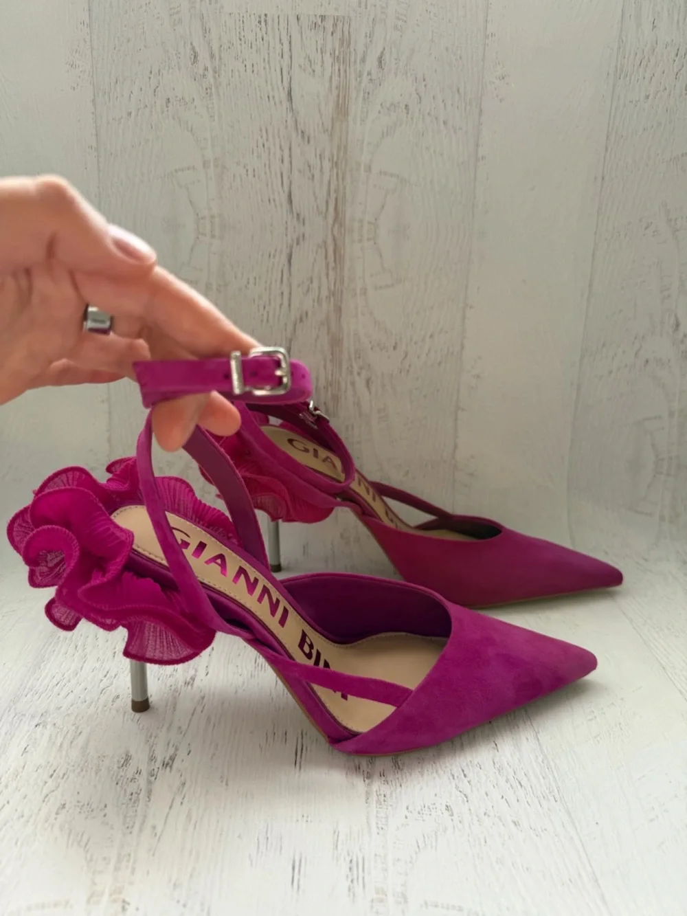 Gianni Bini Bradley Fuchsia Suede Ruffle Pearl Pumps 8M Never worn - Picture 2 of 8